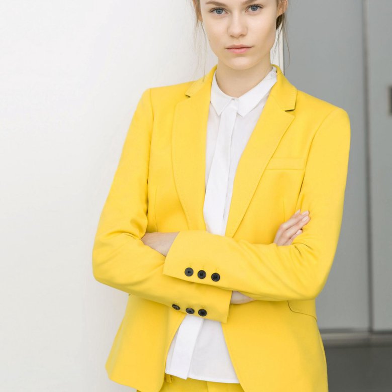 Пиджак желтого цвета