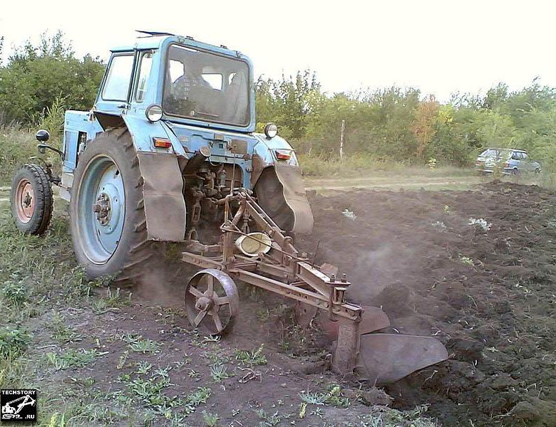 Трактор мтз с плугом картинки