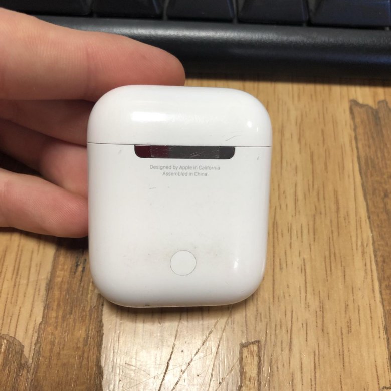 Airpods pro 2 2022. Аирподс 2 поколения оригинал. Airpods 1 кнопка на кейсе. Кнопка на наушники airpods. Кнопка на кейсе airpods 2.