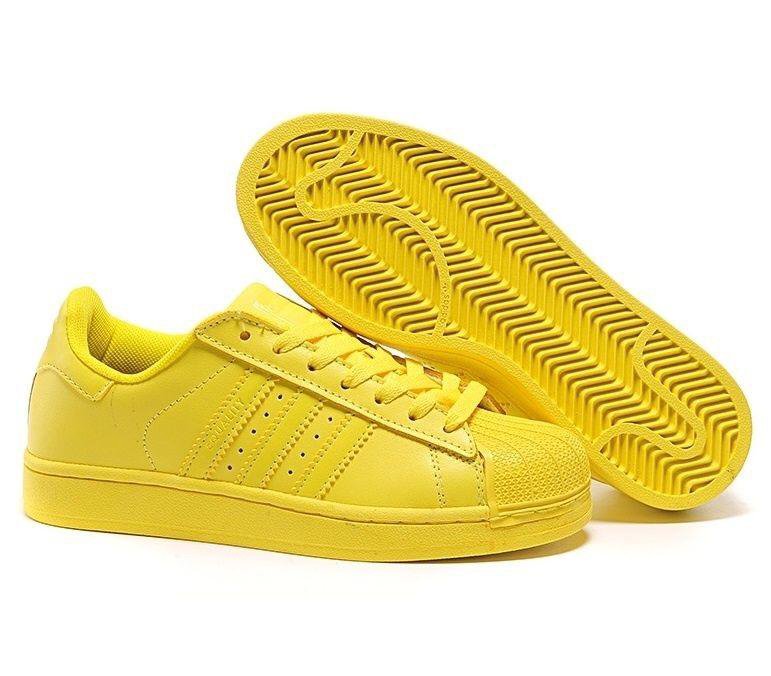 Желтые кроссовки адидас