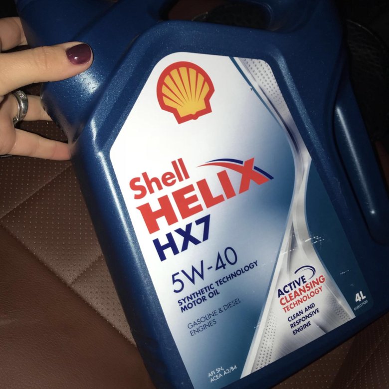 Масла 2018. Shell Helix 5w40. Shell 5w40 Гранта. Шелл 5w40 полусинтетика. Разливное масло Shell 5w40 одно темноблеск.