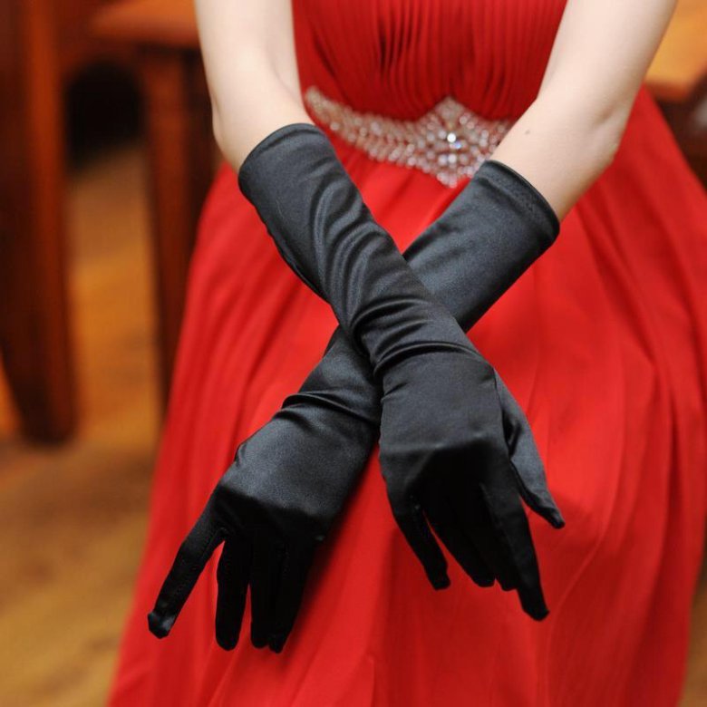 Красные платья с перчатками
