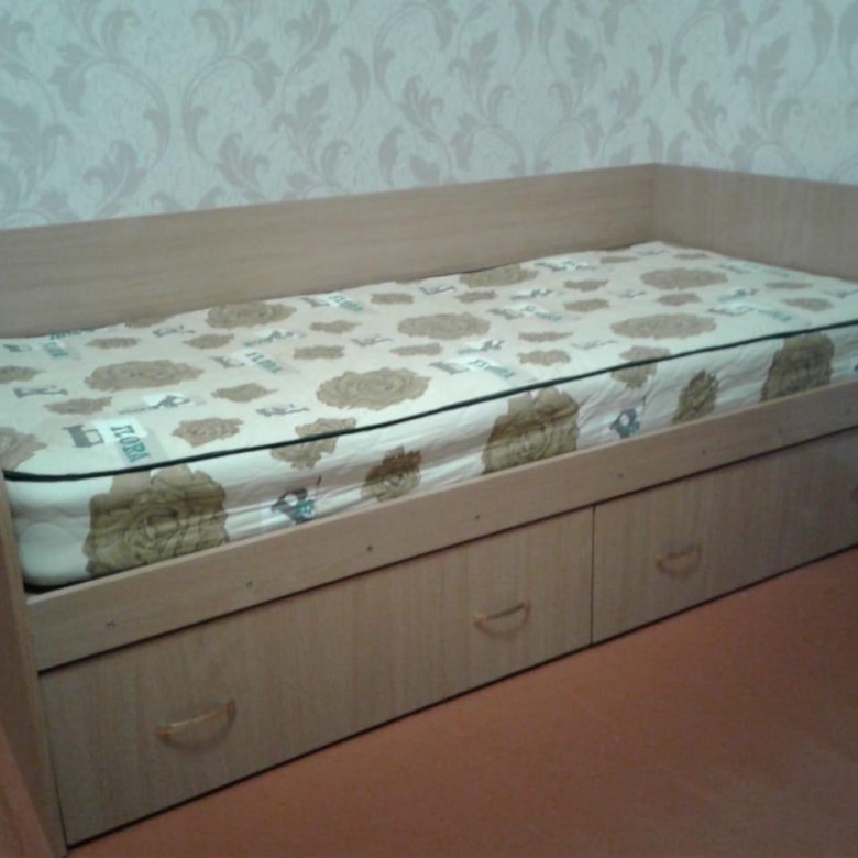 Какая кровать полуторка. Кровать полуторка. Кровать полуторка с ящиками. Кровать полуторка с матрасом. Кровать полуторка с матрасом и ящиками.