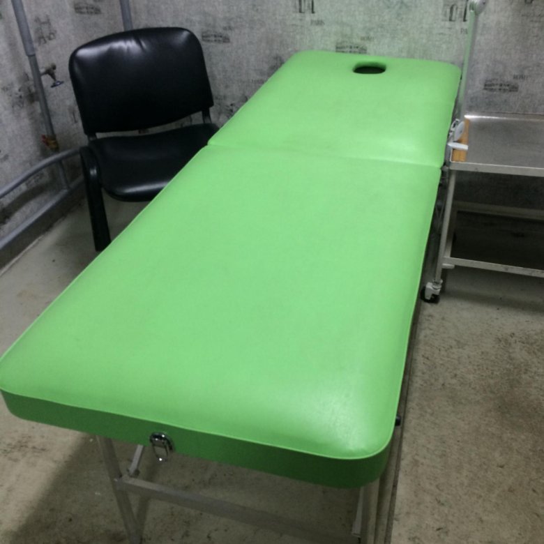 Массажный стол бу. Кушетка для массажа салатовая. Кушетка зеленая для массажа. Кушетка складная зеленая. Кушетка для массажа 220000р.
