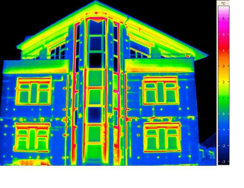 Тепловизионное обследование москва. Тепловизор дом. Тепловизионная съемка зданий. Тепловизионное обследование зданий. Тепловизор фасад.