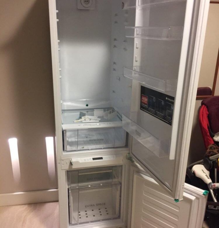 Встроенный холодильник hotpoint ariston. Встраиваемый холодильник Хотпоинт Аристон. Встроенный холодильник Хотпоинт Аристон. Встраиваемый холодильник Ariston Global Air RF 3300.