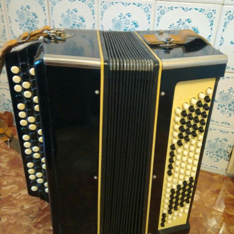 Баян тула 302. Баян тульский цельнопланочный белый. Баян ленинградской гармонной фабрики фото. Баяны в уфе. Аккордеон 1970.