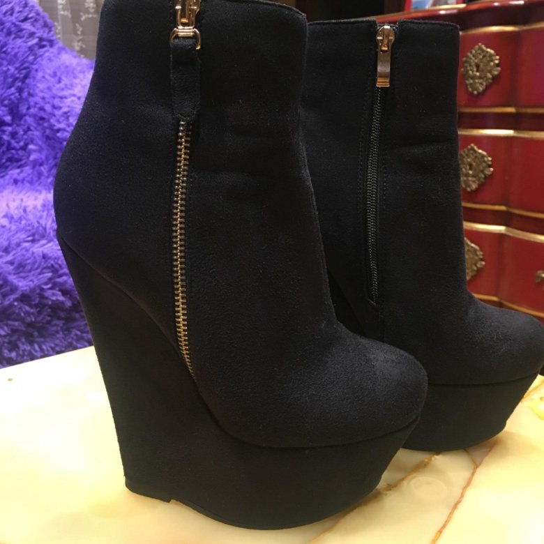 ботильоны версаче женские. Corsocomo ботинки сеточкой на шнуровке. туфли с красной подошвой на металлической шпильке. молочные ботильоны. авито ботильоны.