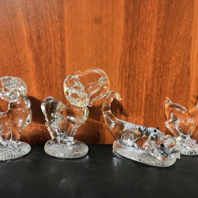 овен хрусталь. зодиак хрусталь. горный хрусталь призма. кольцо с прозрачным кварцем. монокристалл горного хрусталя.