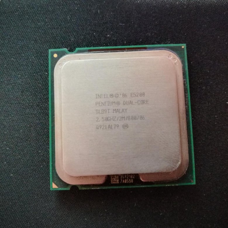 Интел пентиум дуал коре. Intel Core 2 Quad q9300. Интел 2 дуо. Процессор q9300 4 ядра. Intel Core 2 Quad q9300 Yorkfield lga775, 4 x 2500 МГЦ.