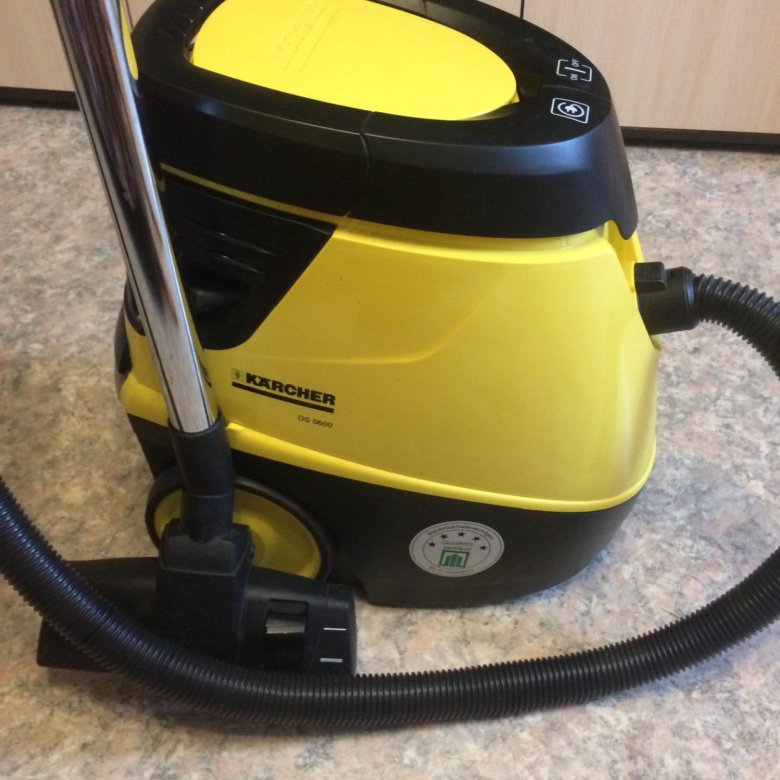 Karcher ds. Пылесос Кархер DS 5600. Karcher белый пылесос DS 5600. Пылесос Керхер ds05600. Пылесос Керхер DS 5600 комплектация.