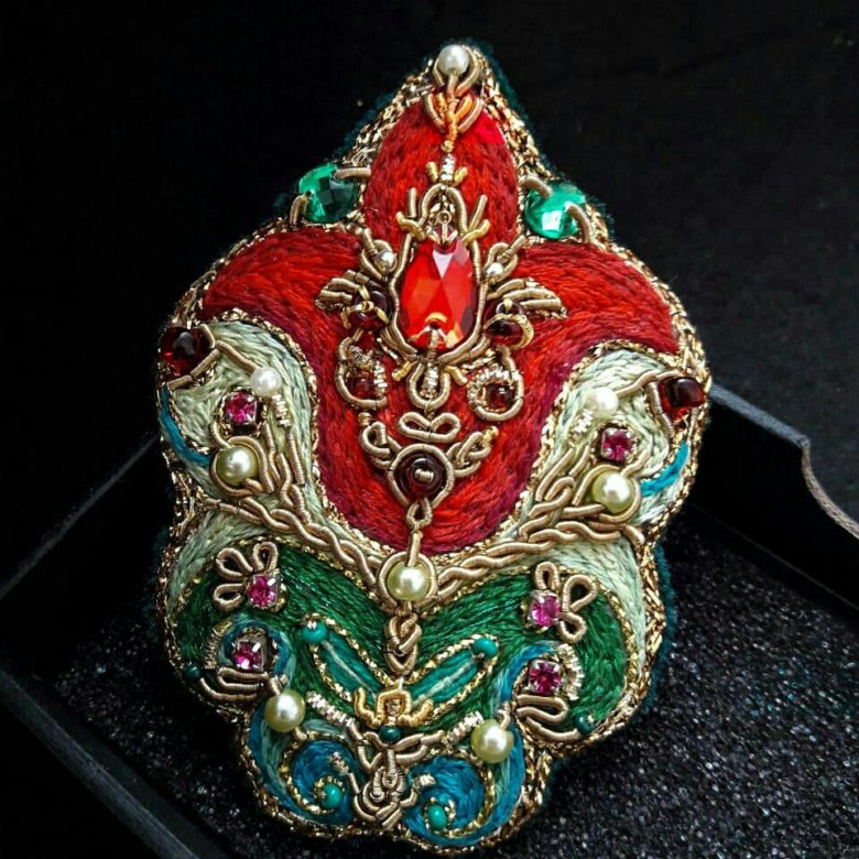 татарские броши. татарская брошь. татарская брошь. татарская брошь. брошь у татарок с кораллом.