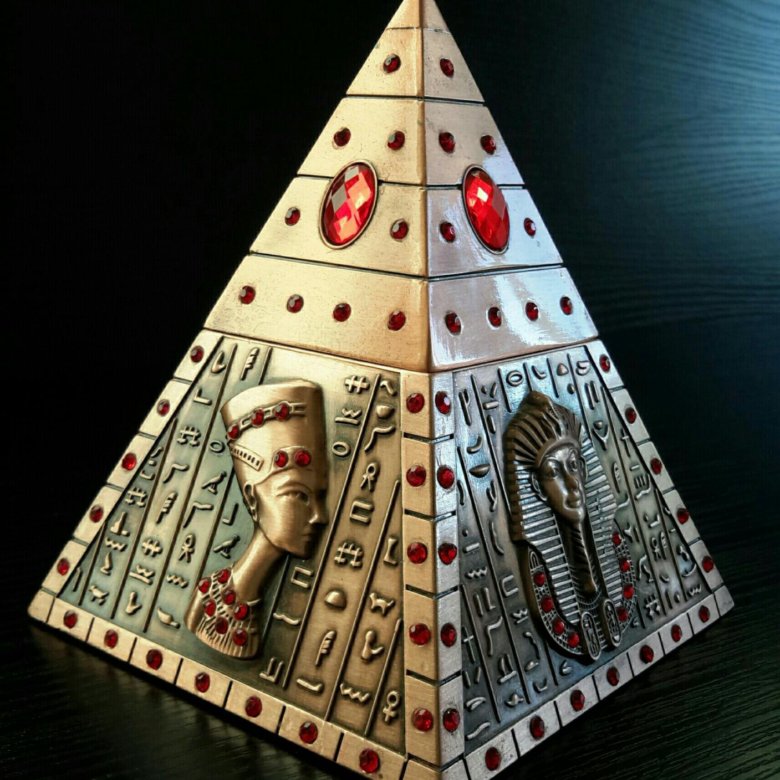 пепельница в виде пирамиды. новогодний квест подарок египетская пирамида. новогодний квест подарок египетская пирамида. новогодний квест подарок египетская пирамида. пирамидка сувенир.