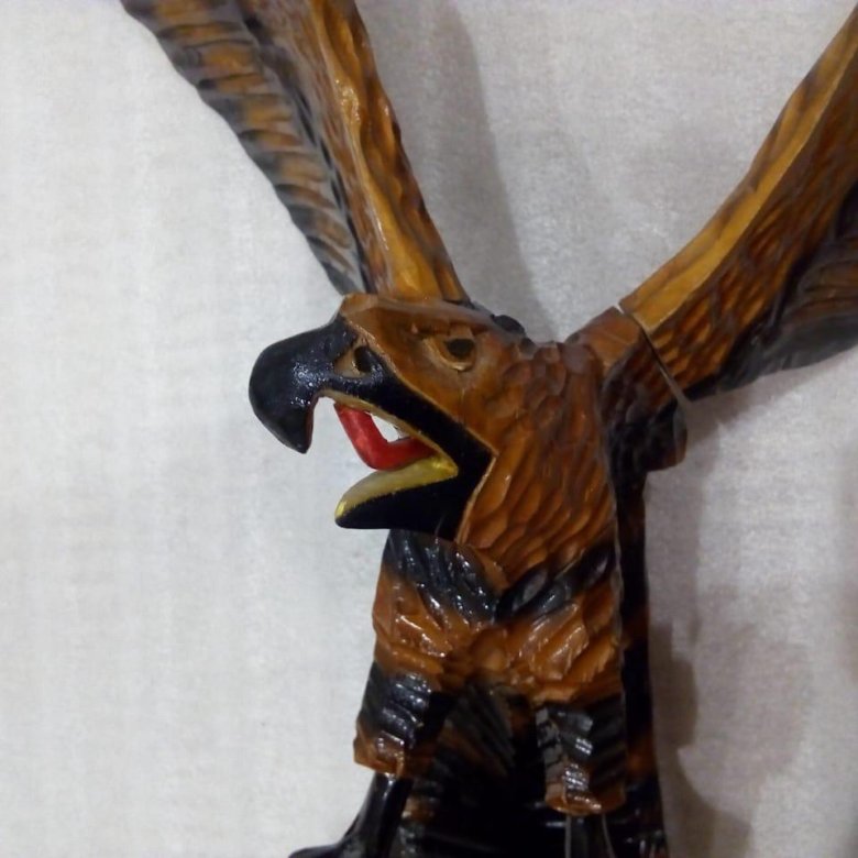 Ручной орел купить. Деревянный Орел. Скульптура орла из дерева. Фигура орла из дерева. Деревянный Орел СССР статуэтка.