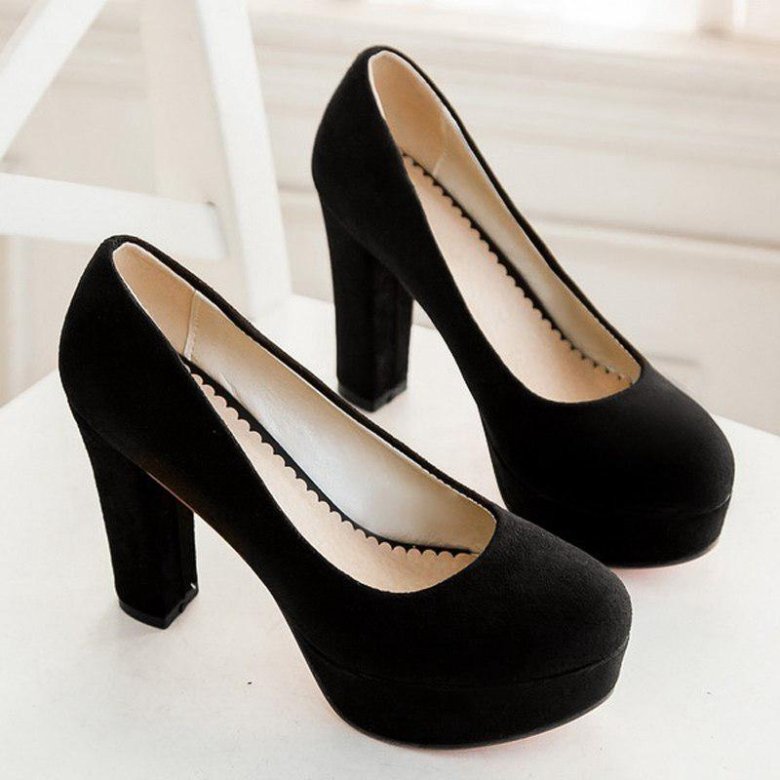 Черные туфли шпильки