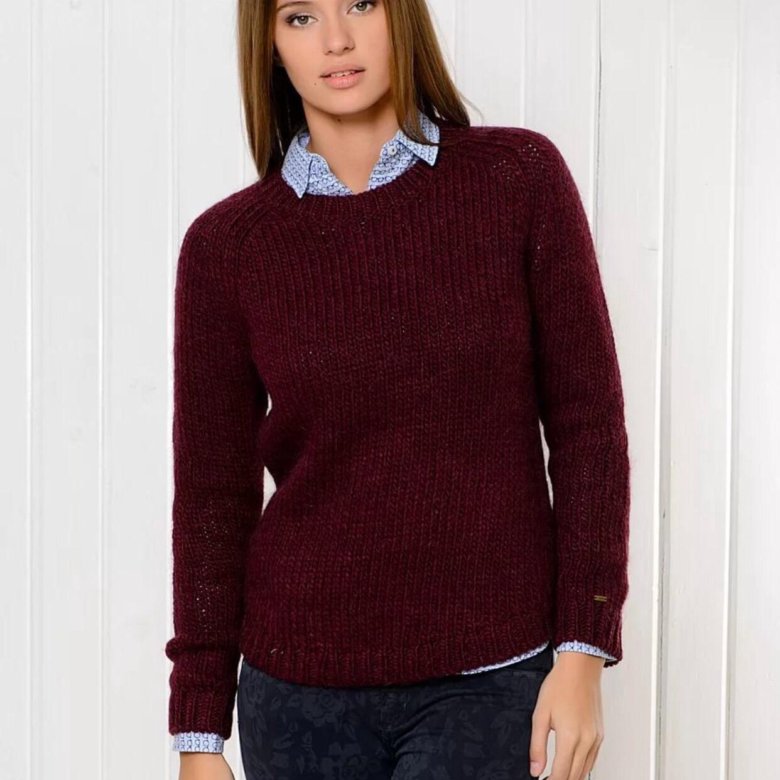 С чем носить бордовый свитер женский