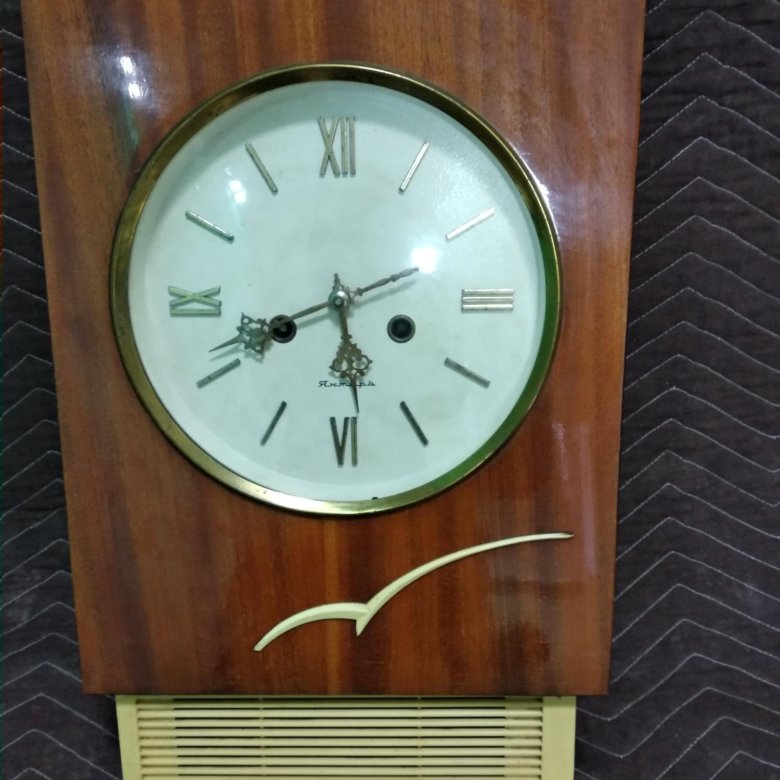 Настенные часы янтарь цена. ОЧЗ янтарь 1950. Часы янтарь с боем. Часы настенные механические с боем янтарь. Кабинетные часы с боем янтарь 1965.