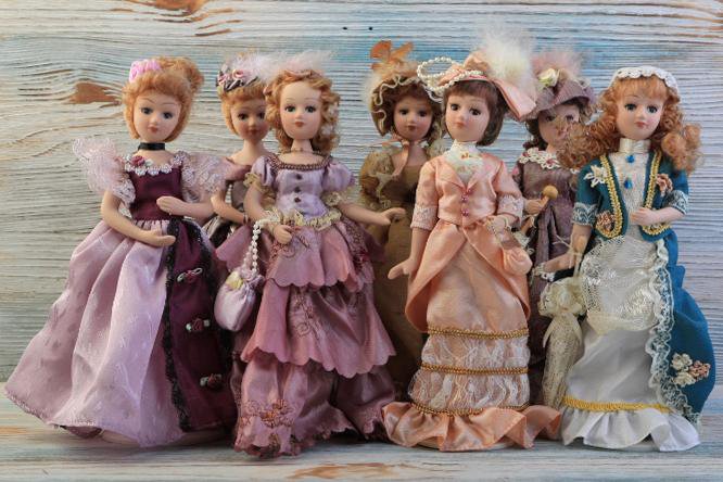 Купить куклы эпох. Дамы эпохи куклы. Фарфор куклы дамы эпохи. Фарфоровые куклы коллекционные дамы эпохи. Коллекционирование фарфоровых кукол.