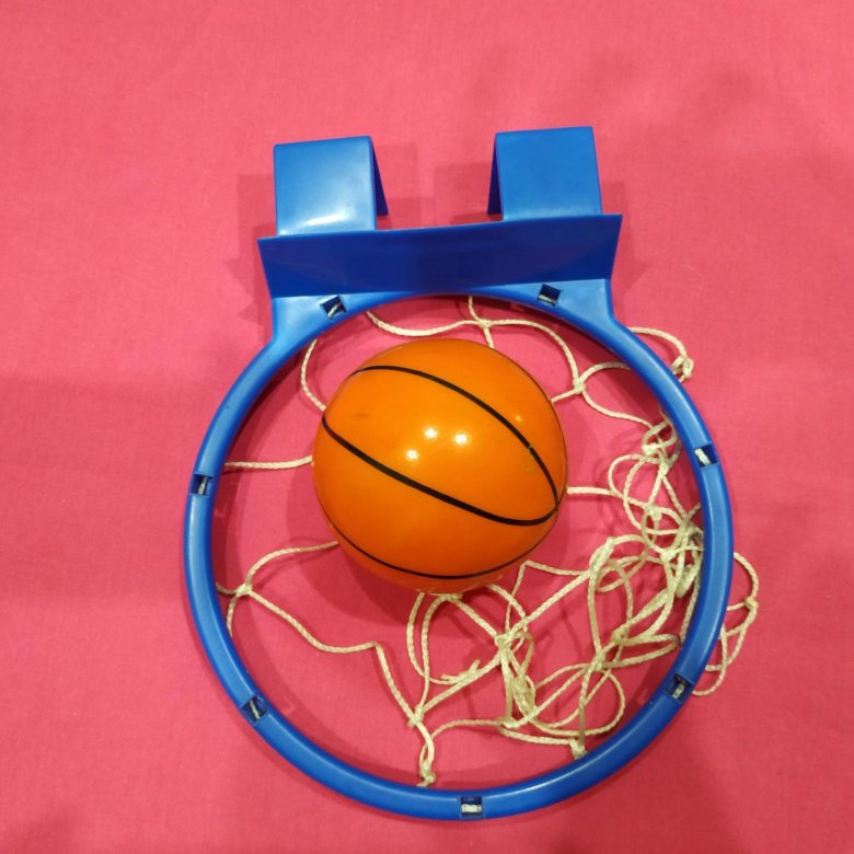 Баскетбольное кольцо с мячом