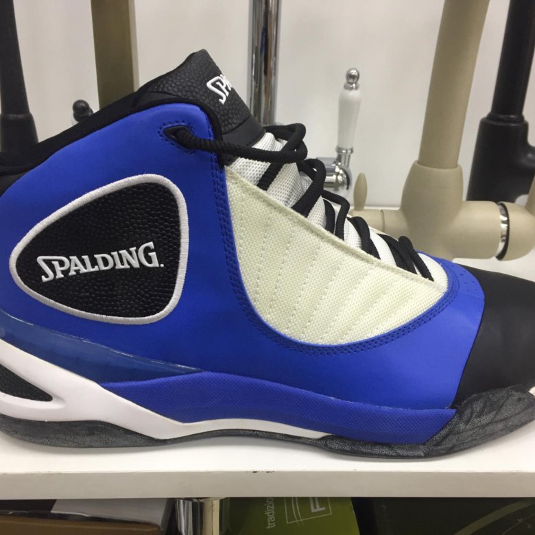 Баскетбольные кроссовки Spalding