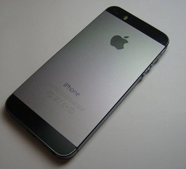 Iphone 5s 64 gb black. Iphone 5s фото. Покоцанный айфон. Айфон 48. Бэушные айфоны.