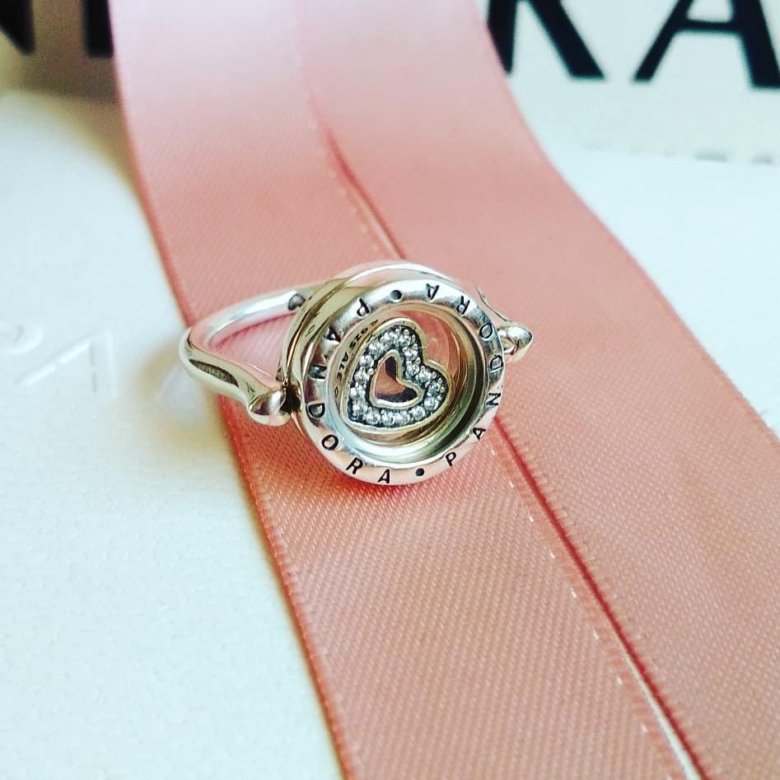 Медальон арт. Золотое кольцо медальон ростов. Кольцо медальон. Кольцо пандора медальон сердце. Кольцо медальон пандора.