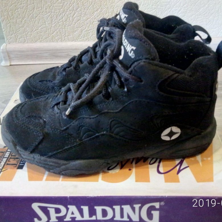 Обувь 2024 кроссовки. Spalding кроссовки 90х. Spalding кроссовки мужские. Spalding кроссовки 1990х. Кроссовки Spalding 1995 год.