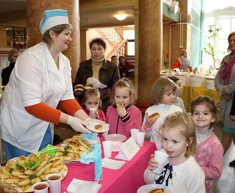 Сотрудники детского сада. Повар в детском саду. Повар в садике. Детский садик повар. Экскурсия в столовую детский сад.