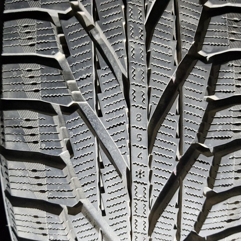 Nokian hakkapeliitta r2 suv xl. Nokian hakkapeliitta r2 suv 235/60 r18. nokian hakkapeliitta r3 suv. hakkapeliitta r5.