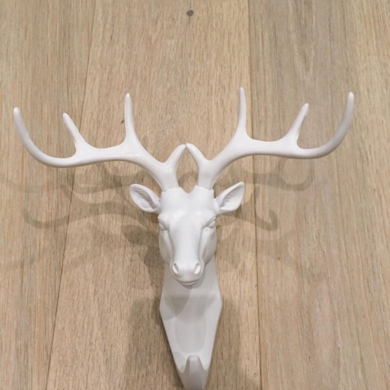 Авито олень. Вешалка "олень". Вешалка напольная в виде оленя. Оленьи рога пластиковые. Вешалка для одежды олень.