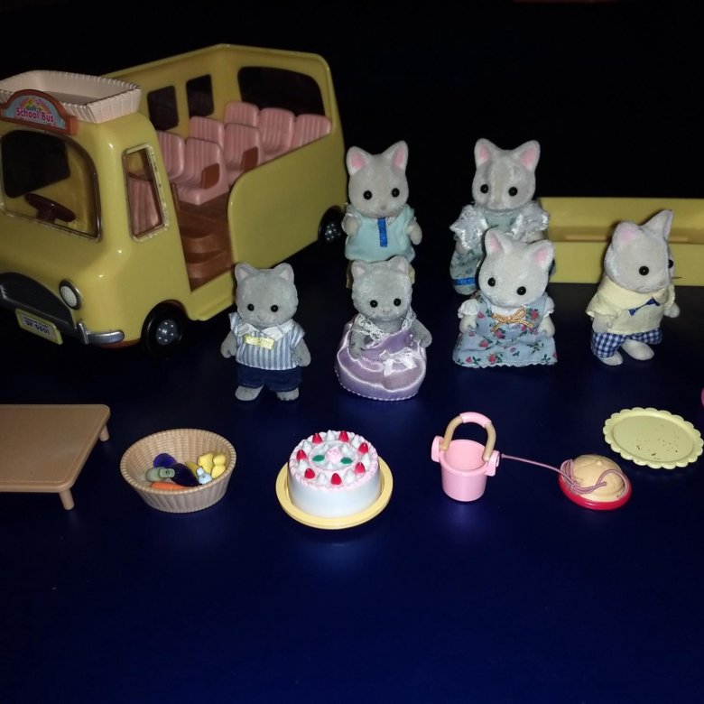 Авито фэмили. Sylvanian Families семья карамельных собачек. Сильвания Фэмили набор барбекю. Сильвания Фэмили семья енотов. Ванная комната для Сильвании.