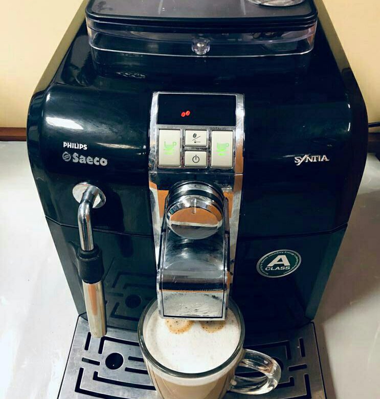 Philips saeco syntia. Кофемашина Saeco Syntia. Philips Saeco Syntia 8833. Кофемашина Saeco hd8838 Syntia.
