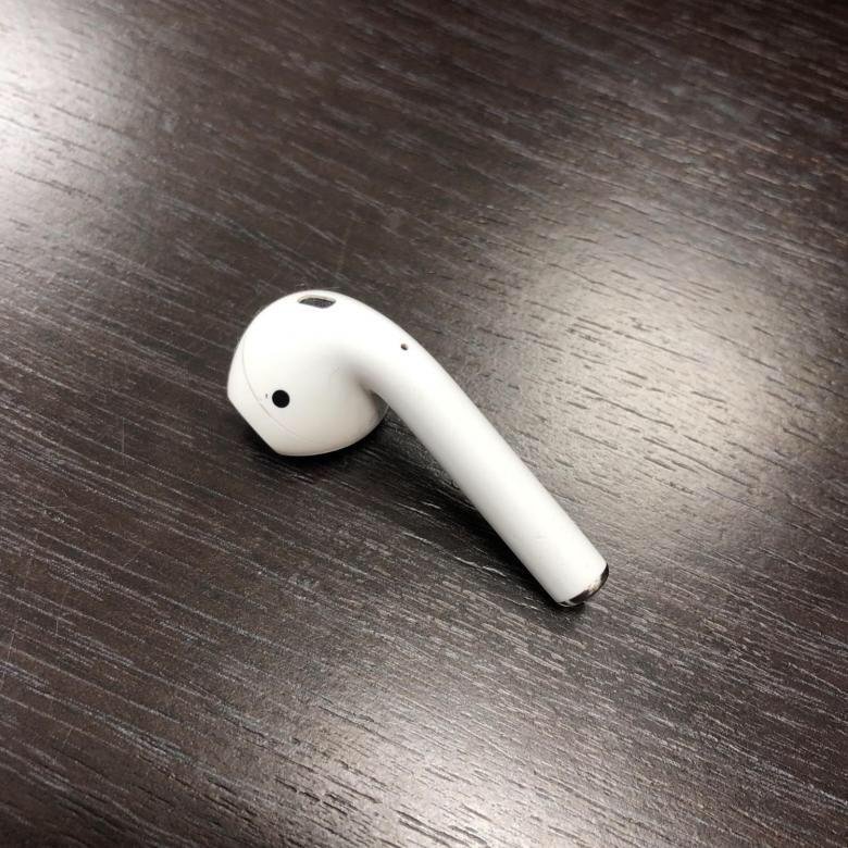 Левый наушник. Наушник левый Apple AIRPODS 2. Левый наушник Apple AIRPODS 1. Аирподс 2 левый наушник. Левый наушник айр подс 2.