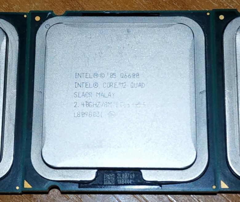 Core quad q6600. Core 2 Quad q6600 Box. Перемычки на корпусе процессоре Intel q6600. Q6600 под крышкой.