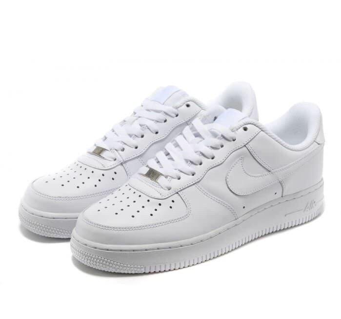 Кроссовки nike force 1. Найк АИР Форс 1 женские белые. Найк Эйр Форс 1 мужские белые. Nike Air Force 1 ‘ 07low White женские. Кроссовки Nike Air Force 1 белые.