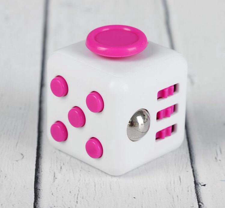Антистресс вайлдберриз. Антистресс кубик с кнопками валберис. Fidget Cube (белый с голубым). Кубик антистресс вайлдберриз. Fidget Cube (серый с розовым).