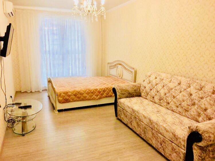 Квартиры на ул красная краснодар. Посуточные квартиры в Краснодаре. Краснодар квартира на красной. Краснодар красная улица 176 снять квартиру. Снять квартиру в Краснодаре