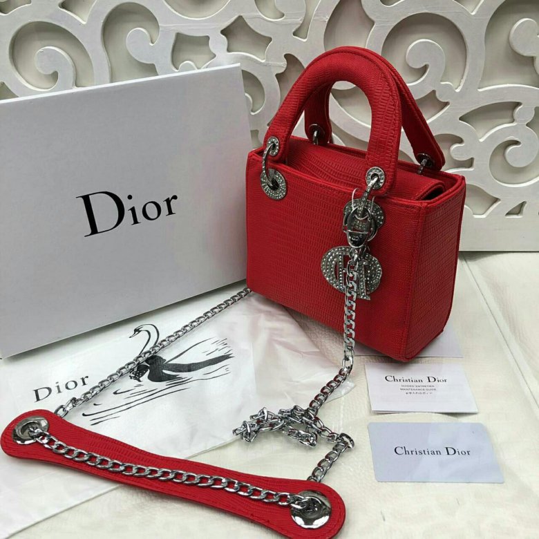 Dior price. Сумочка Кристиан диор. Сумка диор оригинал. Сумка Кристиан диор белая. Диор сумка маленькая оригинал.