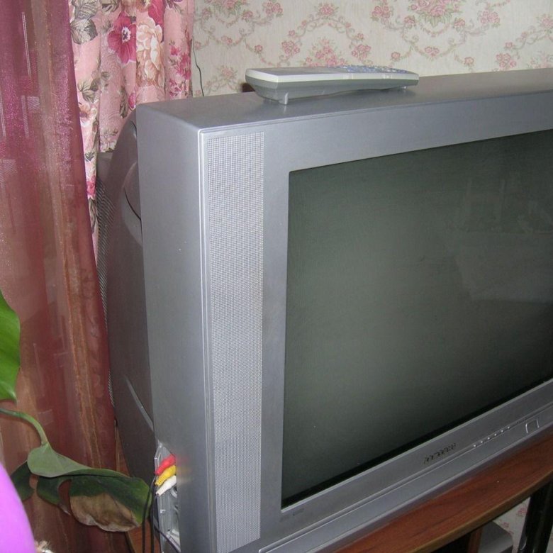 Купить серый телевизор. Телевизор Sony 1995. Телевизор Samsung 1992 года. Ламповый телевизор самсунг 2008 года. Старый телевизор самсунг 2008.