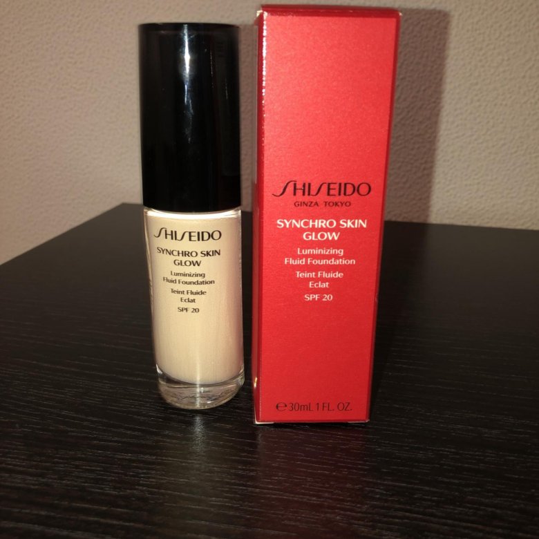 Тональный shiseido synchro skin. Шисейдо тональный крем Synchro Skin. Шисейдо тональный крем флюид. Тон шисейдо скин Глоу. Шисейдо Глоу тональный крем.