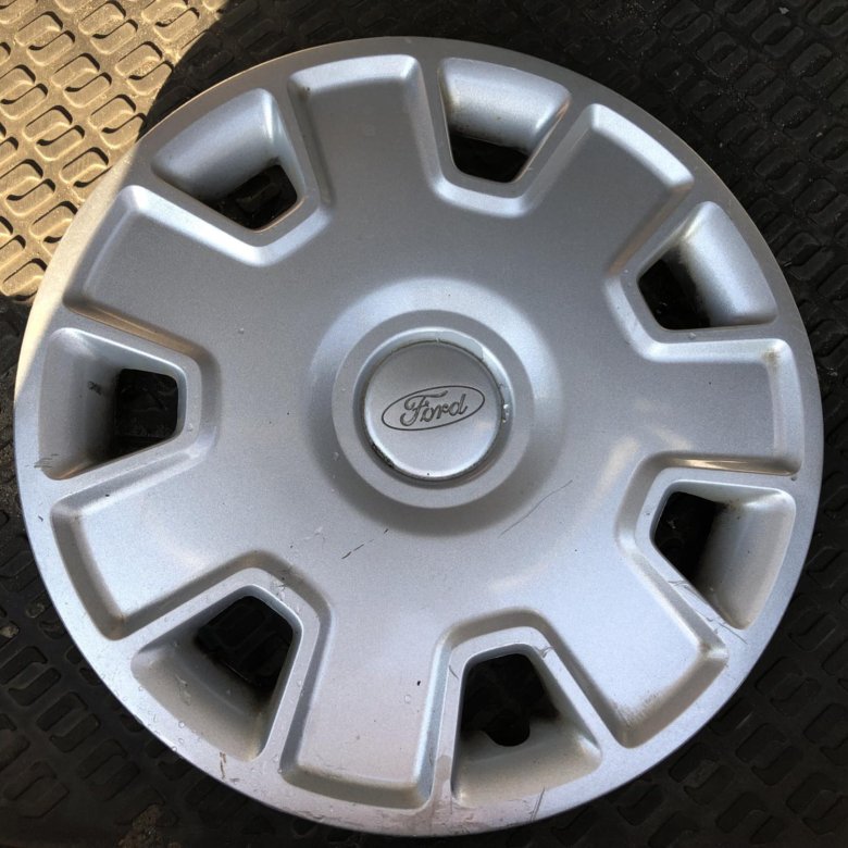 Колпаки на форд фокус 3. Колпак фокус. Колпаки для дисков r14 ford focus 1. Ford 1683454 колпак колеса. Оригинальные колпаки форд фокус 2 r15.