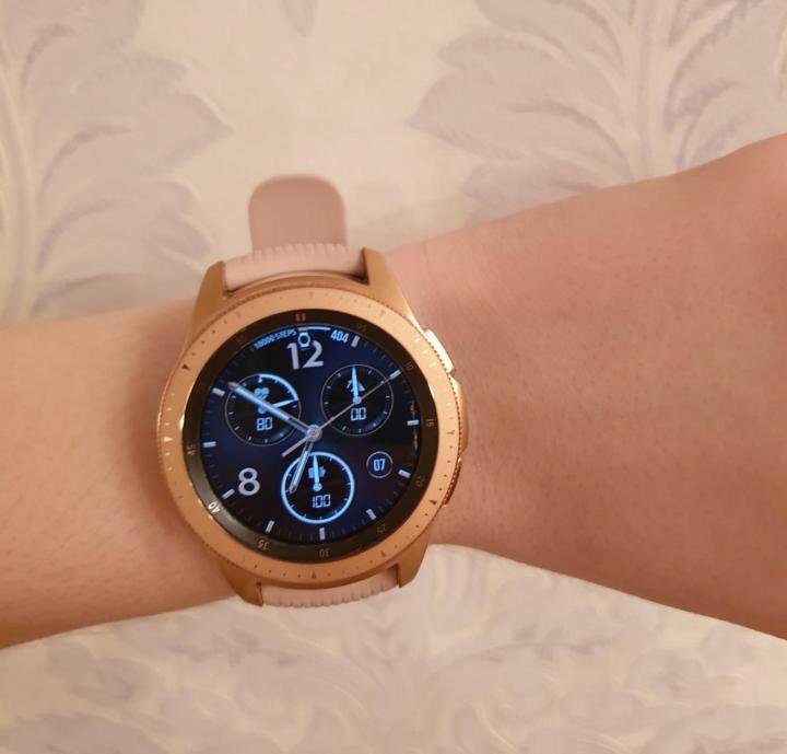 Galaxy watch золото. Samsung Galaxy watch 42mm Rose Gold. Samsung Galaxy watch 42mm. Samsung Galaxy watch 42. Часы Samsung Galaxy watch 42 мм.
