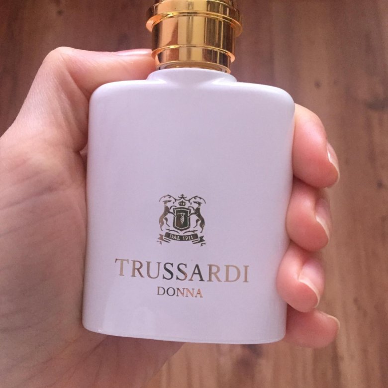 Trussardi donna. Духи Труссарди Донна Труссарди оригинал. Trussardi Donna духи мужские. Труссарди Донна духи женские оригинал 100 мл. Труссарди Донна духи розовые.