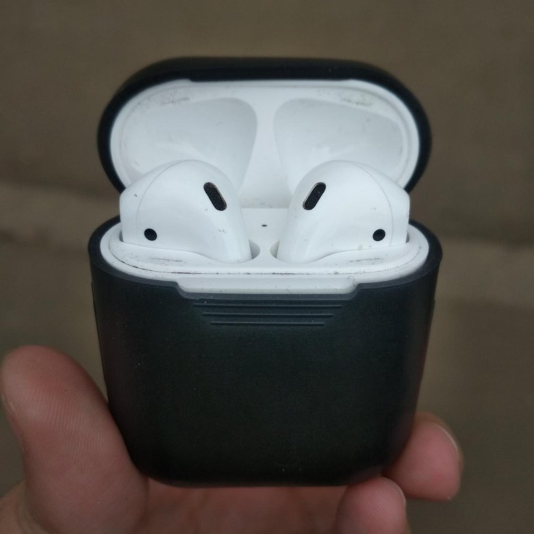 Оригинальный кейс airpods. Чехол Бэтмен на аирподс 2. Чехол для AIRPODS Doge. Alexander MCQUEEN чехол AIRPODS. Аирподсы 1 в черном чехле.