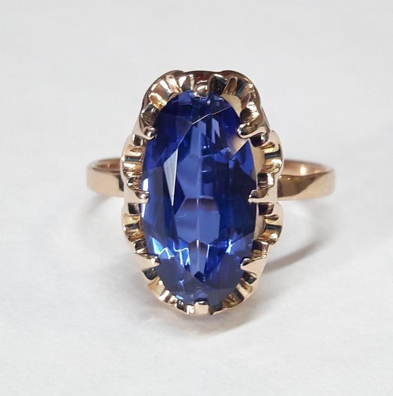 Золотые кольца с синем камнем