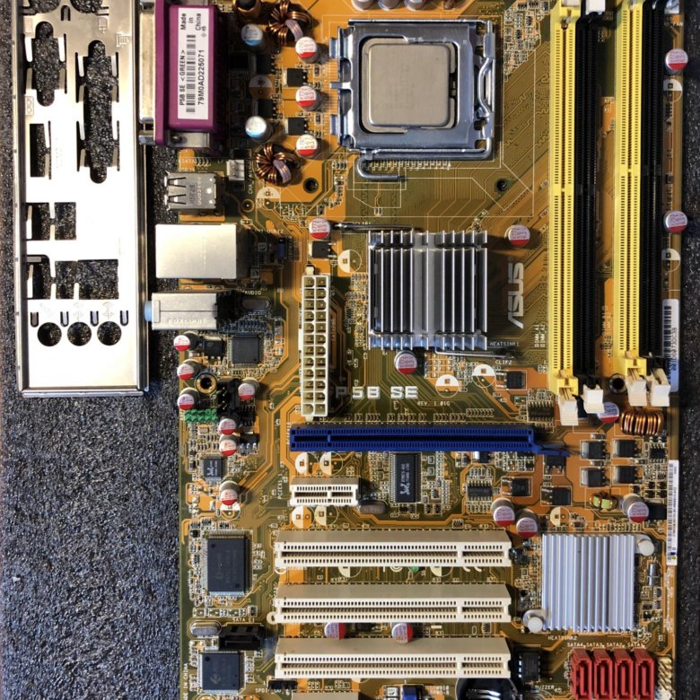 Asus сокет 775. ASUS 775 Socket. Материнская плата асус 775 сокет. Материнская плата ASUS 775 Socket ddr2. Материнская плата ASUS 775 сокет ddr2 4 слота.