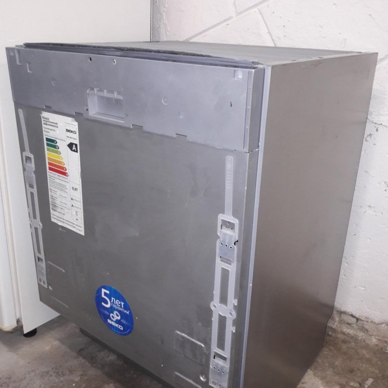 Beko din 5833. Beko din 5833 Extra. Посудомойка Beko din 5833 Extra протекает внизу.