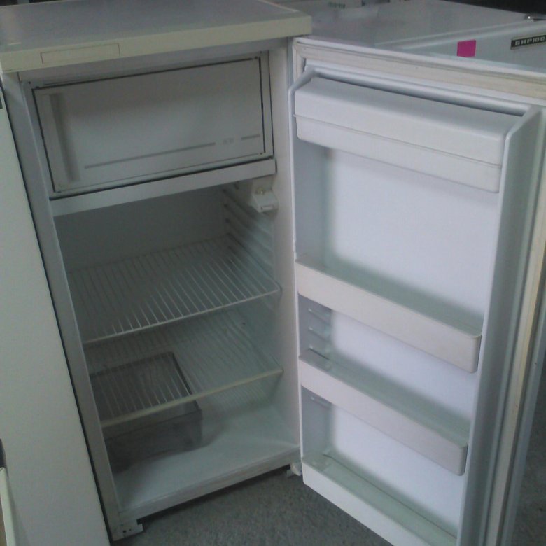 Куплю холодильники б у новосибирск. Холодильник б/у. Холодильник Смоленск 220. Б/У холодильники маленькие. Холодильник маленький авито.