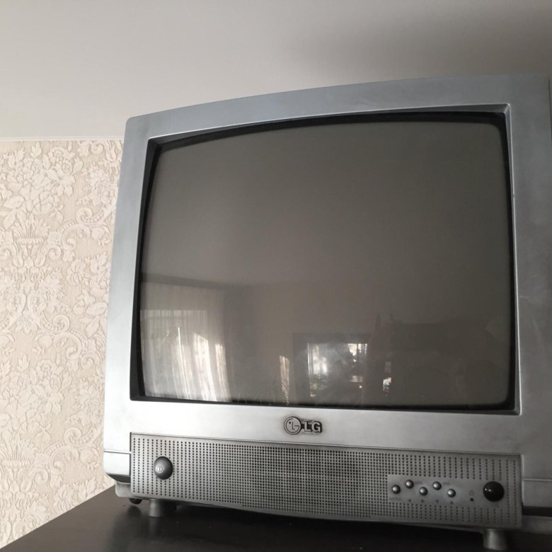Телевизор lg бу. Телевизор LG маленький. Телевизор маленький 20 дюймов. Телевизор LG маленький на кухню. Телевизор LG старый маленький.