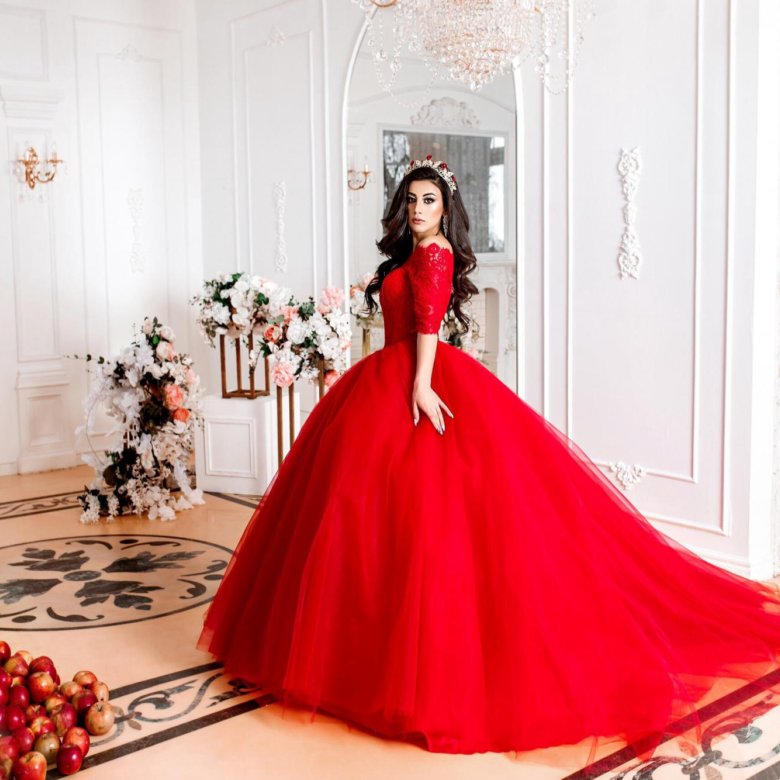 Красное свадебное платье с рукавом
